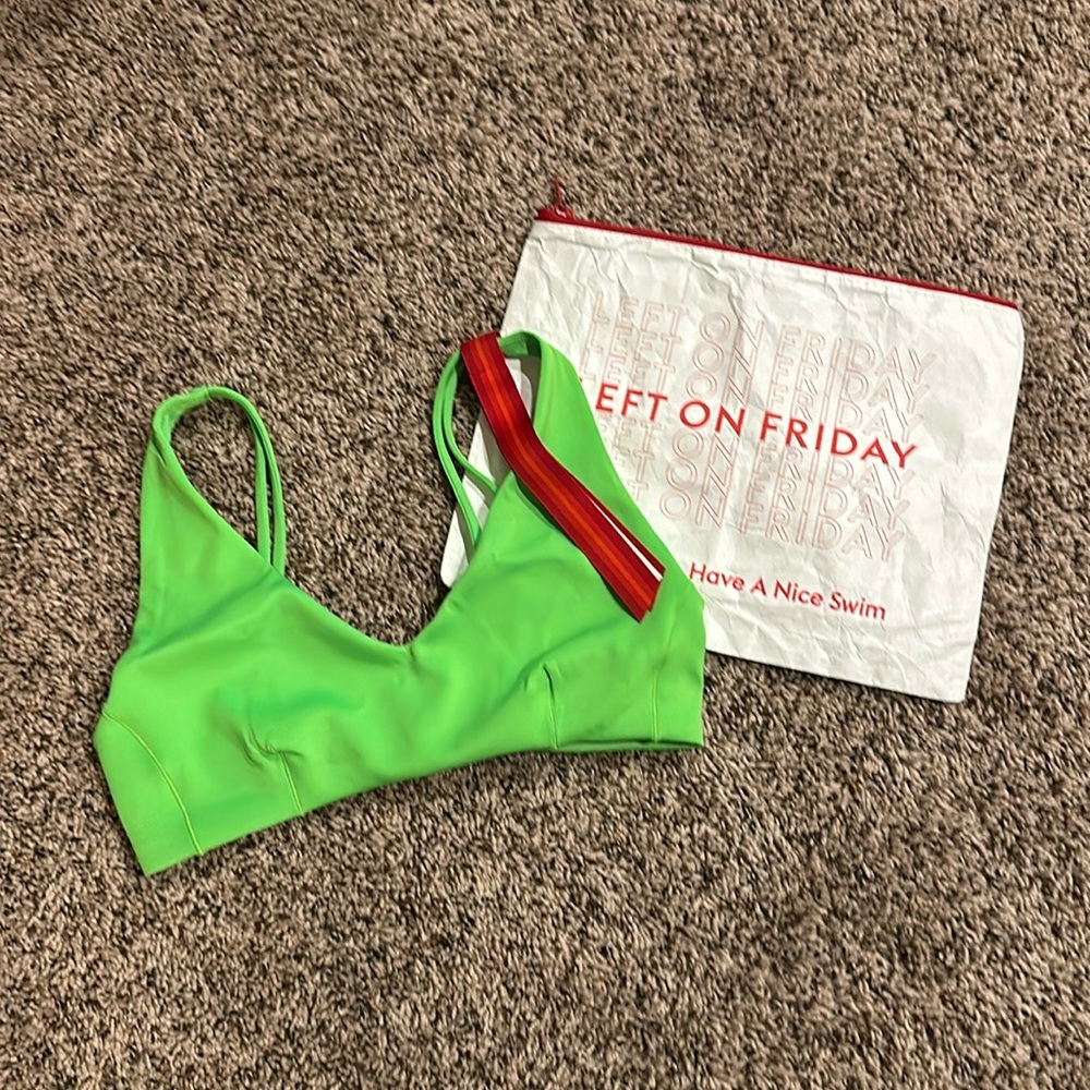 Left on Friday - Sunday Top D+ - Green Apple